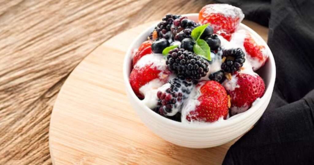 Frozen Yogurt with Berries